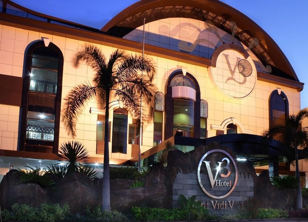 Hotel Oval Surabaya Kültér fotó