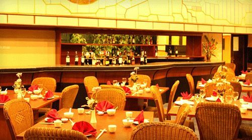 Hotel Oval Surabaya Kültér fotó