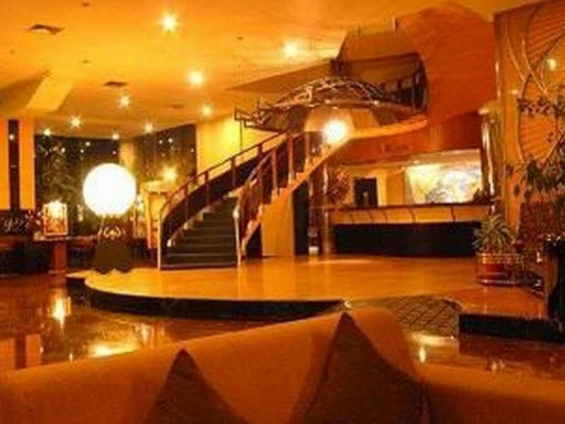 Hotel Oval Surabaya Kültér fotó